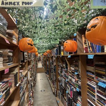 Chamblin Bookmine - Bookstores Near Me - Jacksonville, Florida