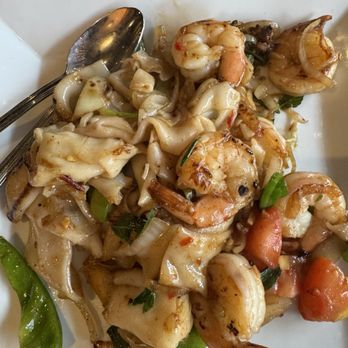 Bencharong Thai House - Padd Khee Mao (drunken noodles) added prawns - Thai Near Me - Arcata, California Bencharong Thai House - Padd Khee Mao (drunken noodles) added prawns - Thai Near Me - Arcata, California