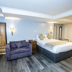 Best Western Manor Hotel - King bedded room
