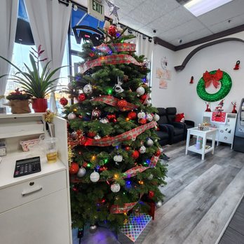 Oasis Nails - Xmas vibe. Nice and clean - Nail Salons Near Me - Sacramento, California