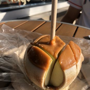 Kilwins Ice Cream - Chocolate - Fudge - White chocolate and caramel candy apple - Desserts Near Me - Winter Park, Florida Kilwins Ice Cream - Chocolate - Fudge - White chocolate and caramel candy apple - Desserts Near Me - Winter Park, Florida