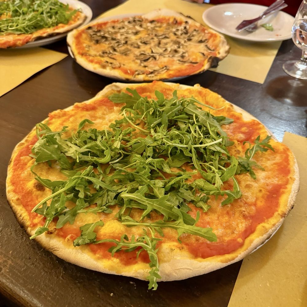 Alle Carrette - Margarita with Arugula - Pizza Near Me - Rome, RM