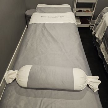 Pure Serenity Spa - Massage table - Massage Near Me - Chicago, Illinois