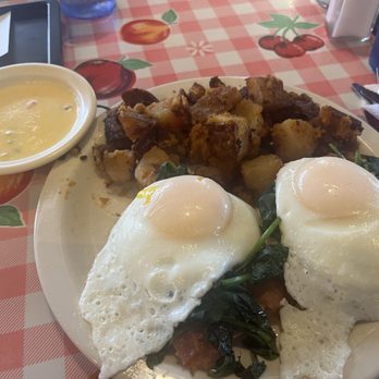 The Omelettry - BURNET ROAD BENEDICT - American Near Me - Austin, Texas