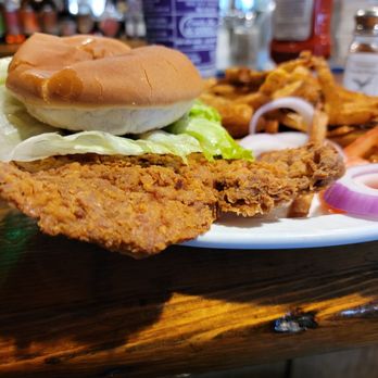 Quacker's Steakhouse - a plate of food - American Near Me - Mound City, Missouri