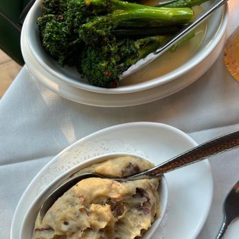 The Bellevue Chicago - spicy broccoli and buttery mashed potatoes - New American Near Me - Chicago, Illinois The Bellevue Chicago - spicy broccoli and buttery mashed potatoes - New American Near Me - Chicago, Illinois