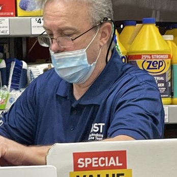 Lowe's Home Improvement - Maskless employee - Hardware Stores Near Me - Lexington, Kentucky Lowe's Home Improvement - Maskless employee - Hardware Stores Near Me - Lexington, Kentucky