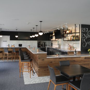 13ninety Restaurant & Bar - the bar and seating area - American Near Me - Highland Park, Illinois 13ninety Restaurant & Bar - the bar and seating area - American Near Me - Highland Park, Illinois