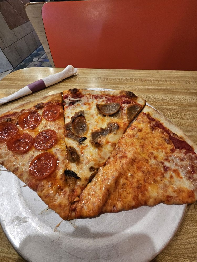 DOM’S WESTGATE PIZZA Updated September 2024 32 Photos & 101 Reviews