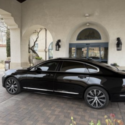 Elegance Limousines & Black Car Services