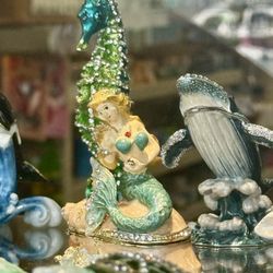 Leo's Catalina Drug Store - November 1, 2025 | Saturday | Mermaid souvenir in the window of the store!