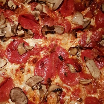 Pizza Break - Large Canadian * Pepperoni, Mushrooms, Bacon strips - Pizza Near Me - Vaughan, Ontario