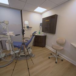 ChewsWisely Dental Implant Center - Consultation