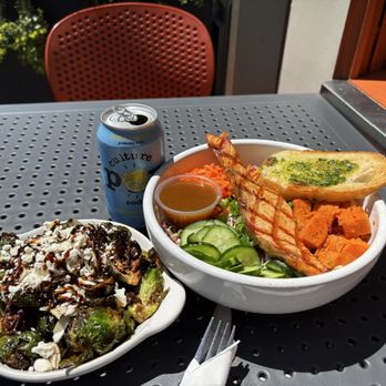 Urban Kitchen - Salmon salad bowl with Brussel sprouts - American Near Me - Burlingame, California Urban Kitchen - Salmon salad bowl with Brussel sprouts - American Near Me - Burlingame, California