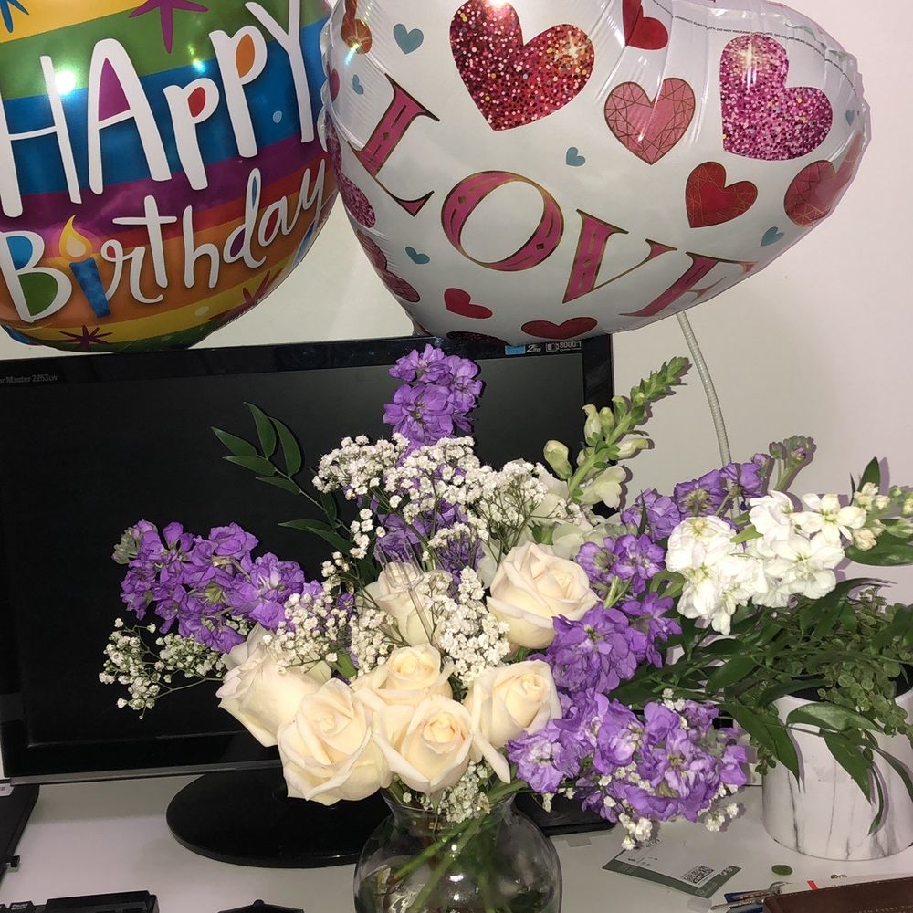 Bouquet with 2 mylar balloons