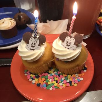 Chef Mickey's - Engagement cupcakes - American Near Me - Lake Buena Vista, Florida