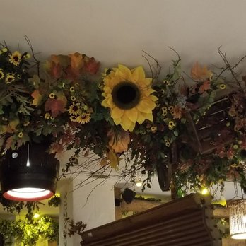 Hausbrauerei Domhof - Ceiling decor -- those sunflowers were the size of a steering wheel. - Breweries Near Me - Speyer, RP Hausbrauerei Domhof - Ceiling decor -- those sunflowers were the size of a steering wheel. - Breweries Near Me - Speyer, RP