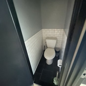 The Local Hostel - Bathroom (in suite) - Hostels Near Me - Long Island City, New York The Local Hostel - Bathroom (in suite) - Hostels Near Me - Long Island City, New York
