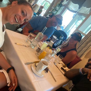 Vintage - Best friends on vacation - Breakfast & Brunch Near Me - Vail, Colorado