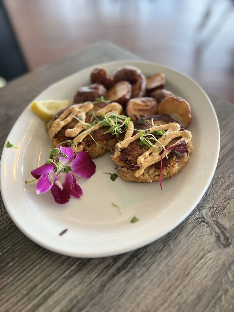 Riviera Bar and Grill