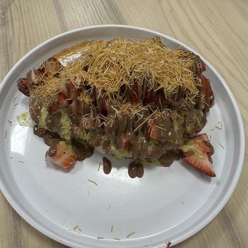 Toasted Verse - Dubai strawberry croffle - Desserts Near Me - Sherman Oaks, California