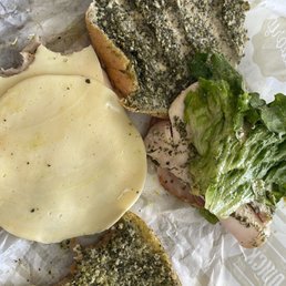 Pesto turkey sandwich