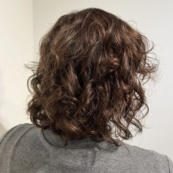 Scarlet Salon Berkeley - Curly Cut by Hethur - Hair Salons Near Me - Berkeley, California