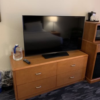 Fairfield by Marriott Inn & Suites Visalia Tulare - Decor needs to be change, not bad but outdated my opinion - Hotels Near Me - Tulare, California