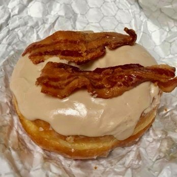 Do-Rite Donuts & Chicken - Maple bacon donut - Donuts Near Me - Chicago, Illinois Do-Rite Donuts & Chicken - Maple bacon donut - Donuts Near Me - Chicago, Illinois