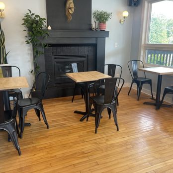 Roost and Banter - Indoor seating - Coffee & Tea Near Me - Baileys Harbor, Wisconsin Roost and Banter - Indoor seating - Coffee & Tea Near Me - Baileys Harbor, Wisconsin