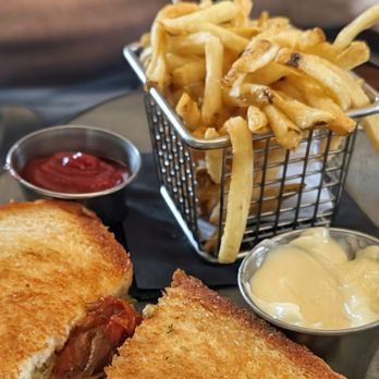 Harvey's - A friend's meal - Breakfast & Brunch Near Me - Kansas City, Missouri
