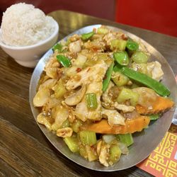 Jue's Chinese Restaurant & Lounge - Kung Pao Chicken