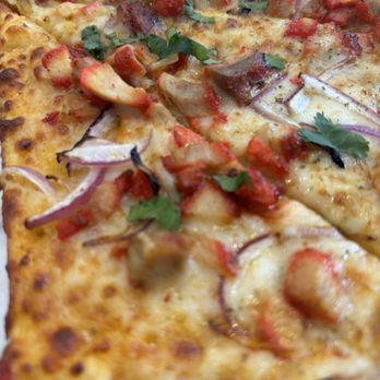 Curry Pizza - 16" Large Butter Chicken Pizza - Indian Near Me - Lehi, Utah