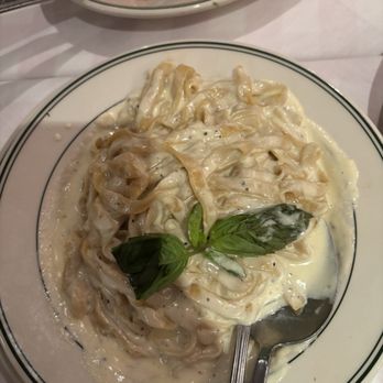 Tony's Di Napoli - fettuccine Alfredo - Italian Near Me - New York, New York Tony's Di Napoli - fettuccine Alfredo - Italian Near Me - New York, New York