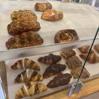 Amor Cafe & Pastry - Bakeries Near Me - Centreville, Virginia