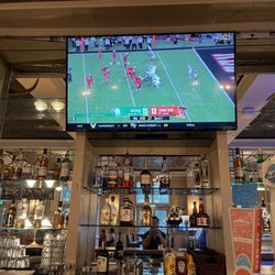 Charlie's Long Bar - Perfect seat!