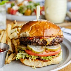Whiskey Cake - TAVERN BURGER:
brisket blend, new American cheese, dill pickles, lettuce, tomato, fancy sauce, sesame bun