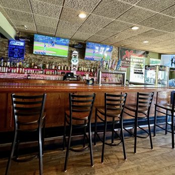 Magoo's On The Mound - Plenty of tvs all over - Sports Bars Near Me - Milwaukee, Wisconsin Magoo's On The Mound - Plenty of tvs all over - Sports Bars Near Me - Milwaukee, Wisconsin