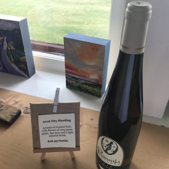 Peninsula Cellars - Wine Tasting Room Near Me - Traverse City, Michigan