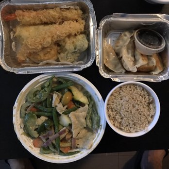 Momo Sushi & Ramen - My go-to orders: shrimp tempura, pork gyoza, green curry chicken with brown rice - Sushi Bars Near Me - Brooklyn, New York