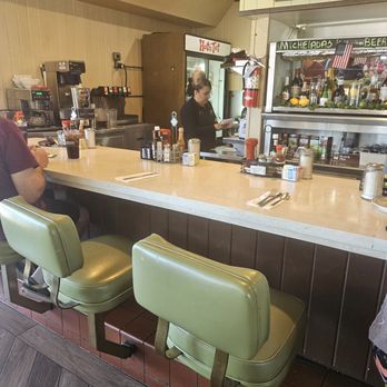 Hot N Tot - American Near Me - Lomita, California