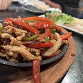 El Reparo - Chicken lunch fajitas. 10$. Very good. - Mexican Near Me - Bartlett, New Hampshire