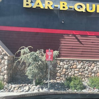 Famous Dave's Bar-B-Que - Famous Dave's curbside parking pick up - Barbeque Near Me - Reno, Nevada