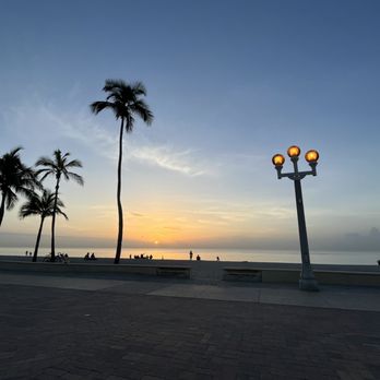 Hollywood Beach - Hollywood Beach - Sunrise - Beaches Near Me - Hollywood, Florida