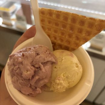 Jeni's Splendid Ice Creams - Queen Charlotte Sponge Cake and Frosted Sugar Cookie - Ice Cream & Frozen Yogurt Near Me - Chicago, Illinois
