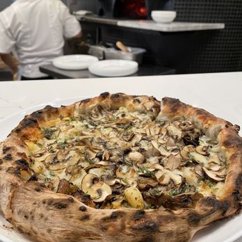 Sei Pizza Bar - Mushroom with truffle oil - Pizza Near Me - Los Angeles, California Sei Pizza Bar - Mushroom with truffle oil - Pizza Near Me - Los Angeles, California