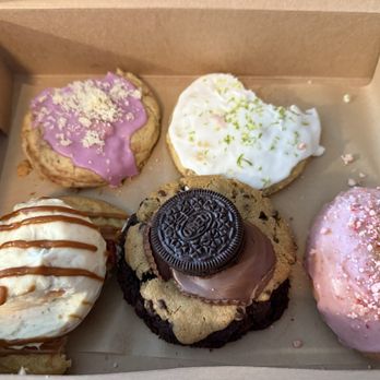 Honeybear Bake Shop - Pretty similar to Crumbl the cookie brand imo - Bakeries Near Me - Charlotte, North Carolina Honeybear Bake Shop - Pretty similar to Crumbl the cookie brand imo - Bakeries Near Me - Charlotte, North Carolina