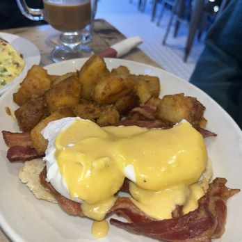 Astoria Provisions - Classic Benny Breakfast - Coffee & Tea Near Me - Astoria, New York