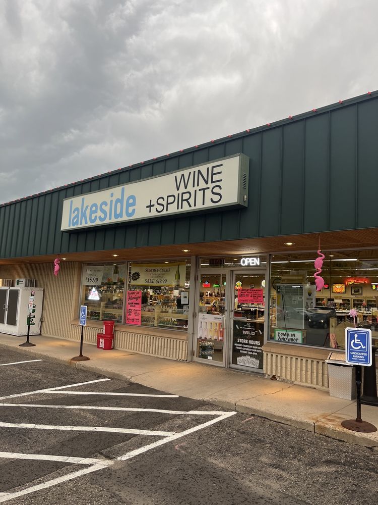 Lakeside Wine + Spirits Logo