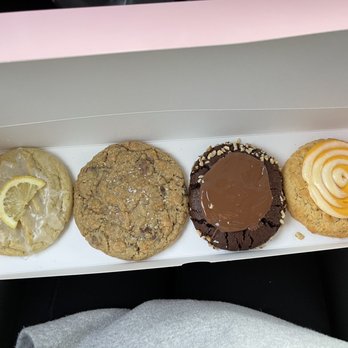 Crumbl - Amherst - Lemon Glaze, Mom's Recipe, Hazelnut Mudslide ft. Nutella, Mango Frozen Yogurt - Bakeries Near Me - Amherst, New York Crumbl - Amherst - Lemon Glaze, Mom's Recipe, Hazelnut Mudslide ft. Nutella, Mango Frozen Yogurt - Bakeries Near Me - Amherst, New York